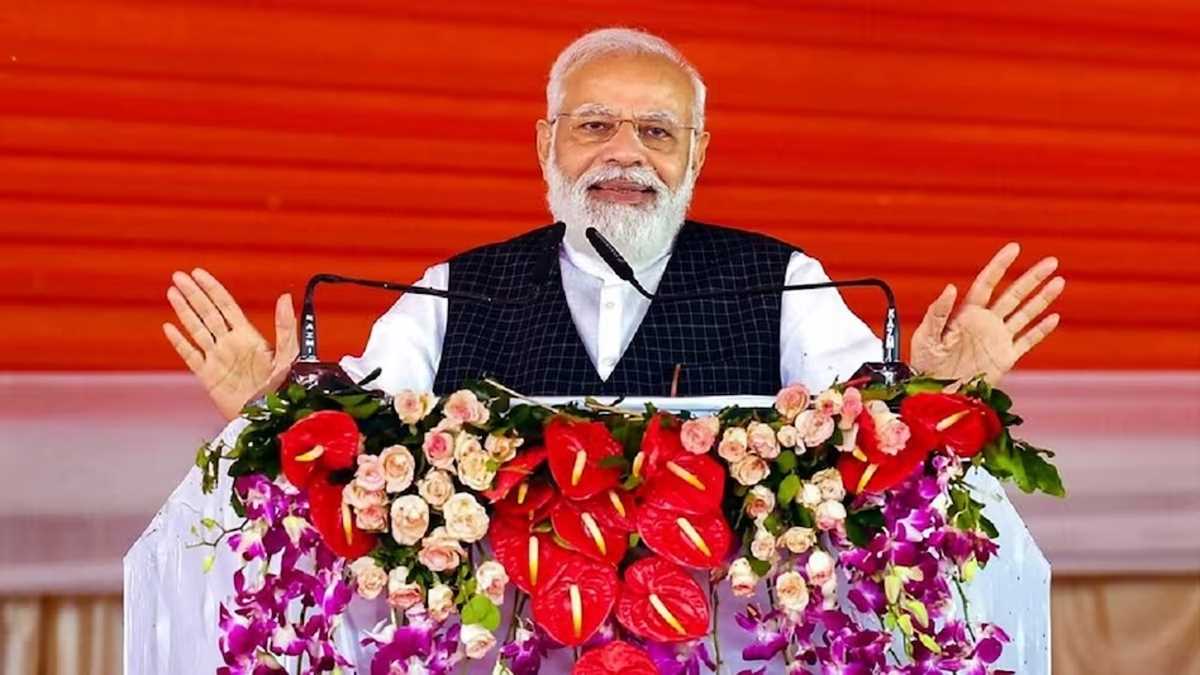 छत्तीसगढ़ पहुंचे पीएम मोदी, 7600 करोड़ की 10 परियोजनाओं की देंगे सौगात